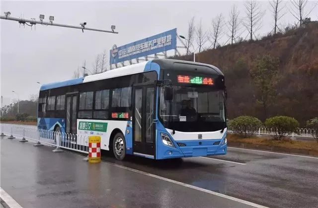 甘肃省如何借助智慧公交推动建设道路养护？